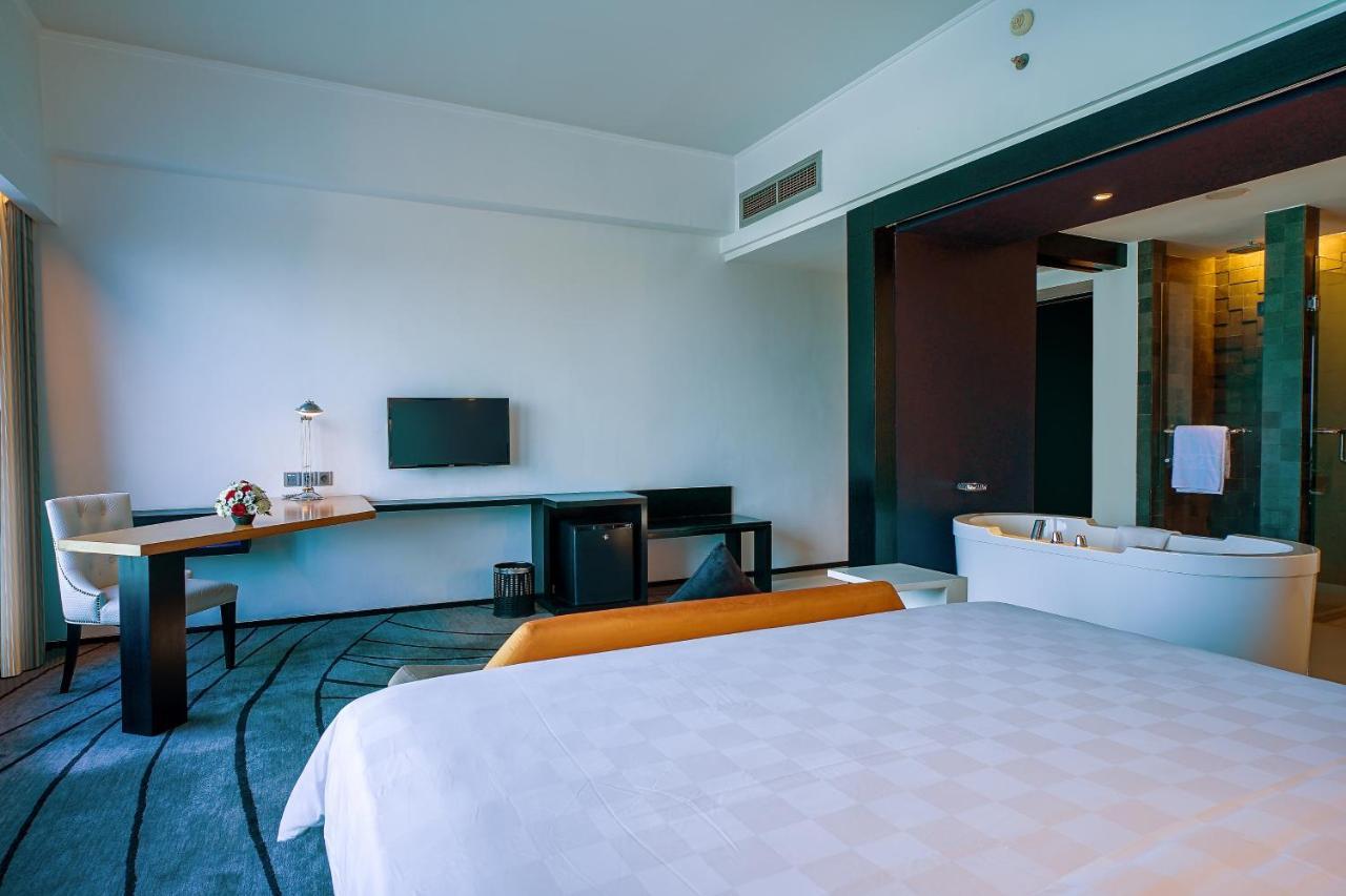 Artotel Ts Suites Surabaya Ngoại thất bức ảnh
