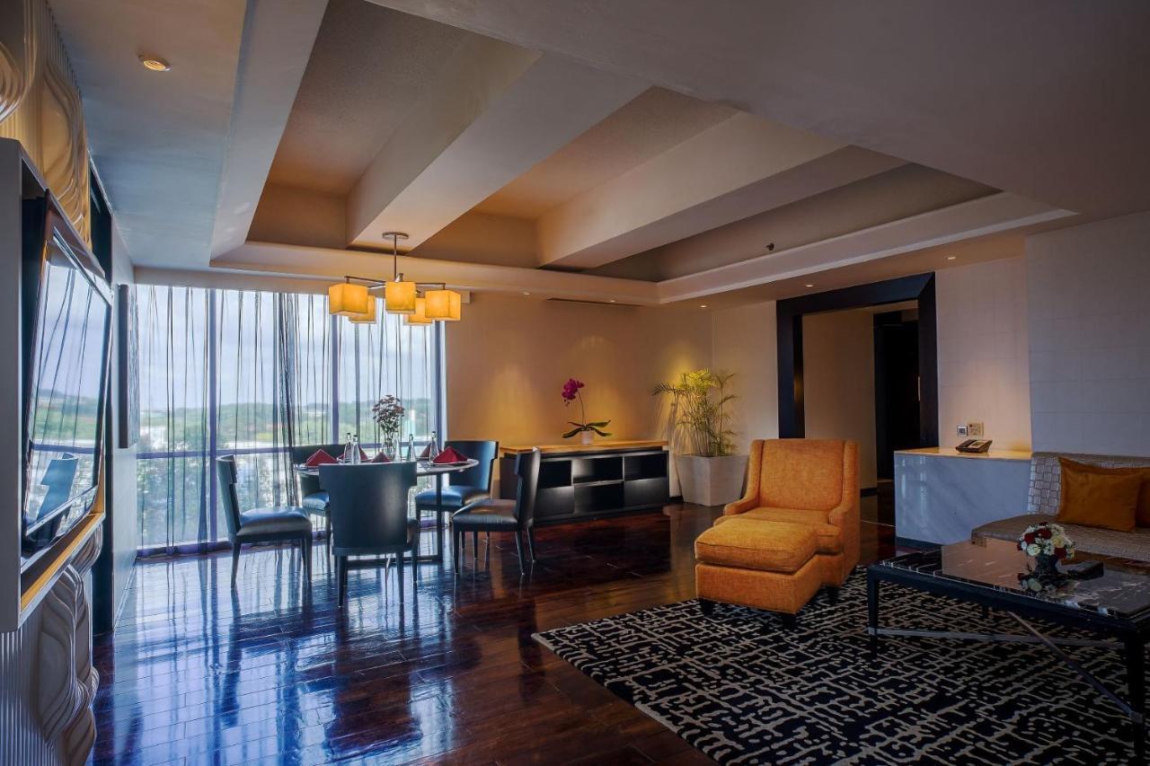 Artotel Ts Suites Surabaya Ngoại thất bức ảnh