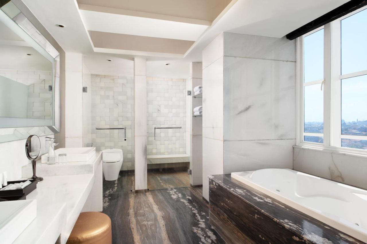 Artotel Ts Suites Surabaya Ngoại thất bức ảnh